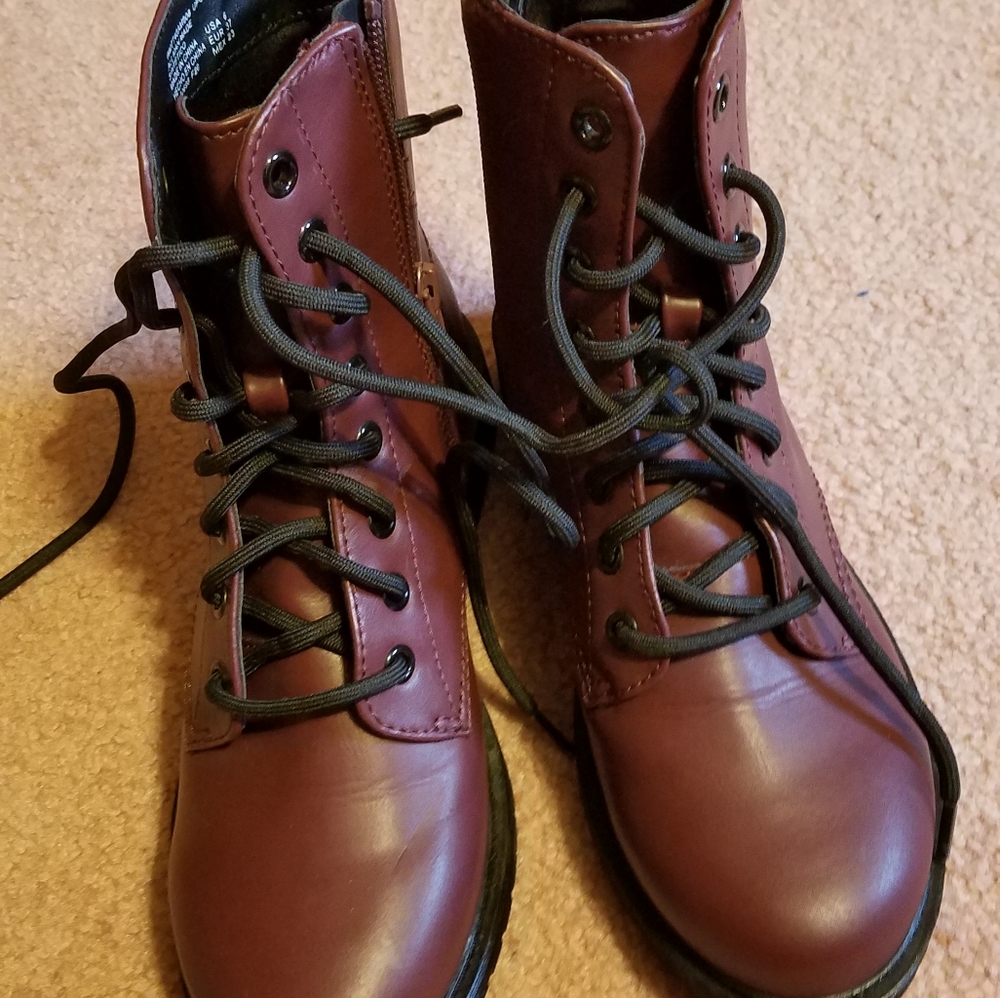 Boots  Maroon